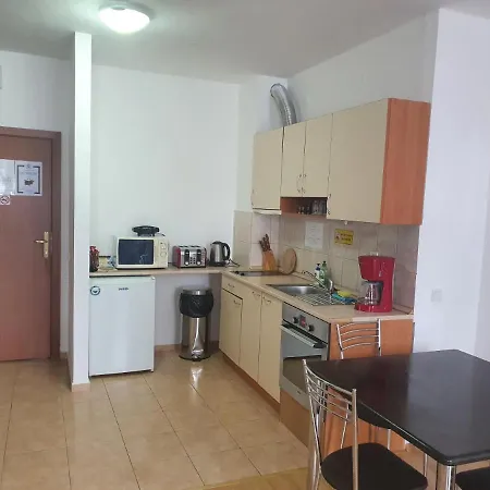 Flora Tmf Апартамент *